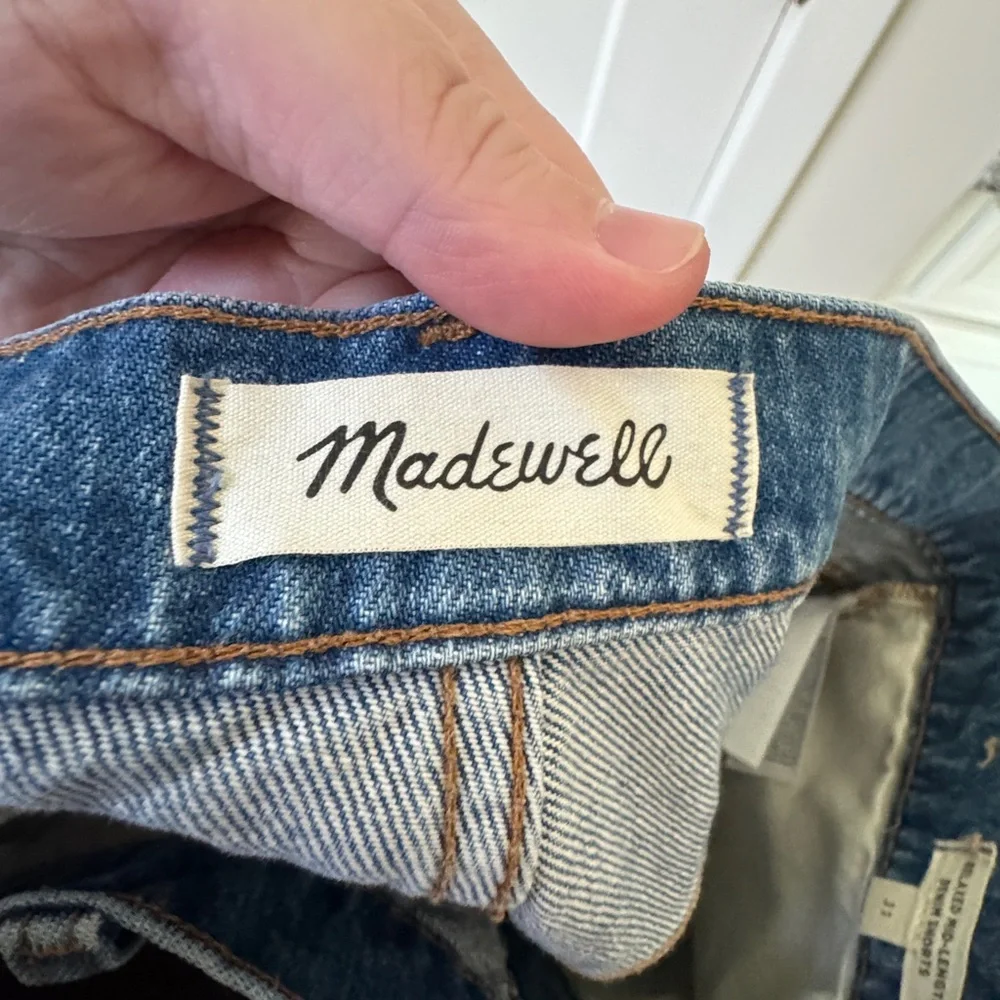 Madewell Relaxed Mid-Length Denim Shorts (31) - Picture 5 of 10